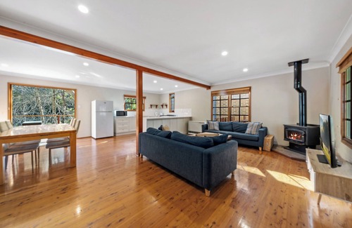 Katoomba House | Bunyip Cottage nEscape to Bunyip Cottage - Your Cozy Blue Mountains Getaway