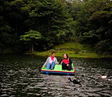 Quebrada Grande Hotel | Burbi Lake Lodge Monteverde