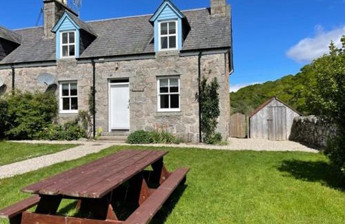 Rogart House | Burnside Cottage on the Blarich Estate