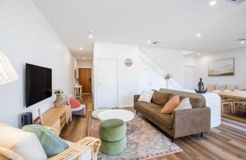 Culburra Beach House | Burra Beachy - Pet Friendly - 5 Mins Walk to Beach