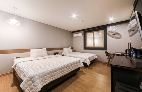 Buk-gu Hotel | Busan Hwamyeongdong Mercy