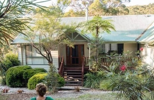 Bungwahl House | Bush, Beaches, Lakes & space-relax among the trees