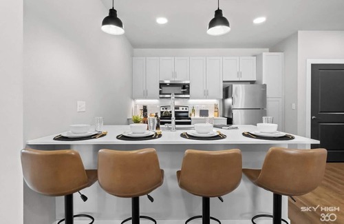 Rogers Apartment | Business-Ready- Comfort & Convenience for the Traveling Professional-w/Gym
