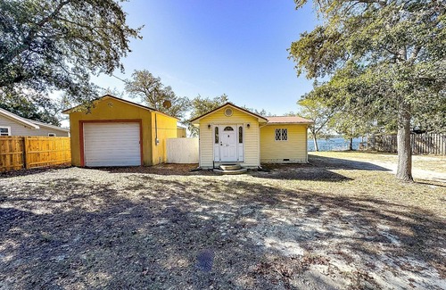 Carrabelle House | Buster's View 1BR/1BA overlooking Carrabelle River- Winter Special $99 per night