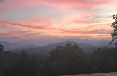 Franklin Cabin | Butterfly Mountain Cabin for 8 w/amazing view+wifi, 3 bdrm, 3.5 bath, & firepit