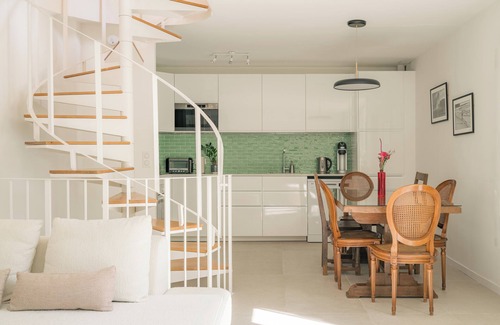 19th Arrondissement House | Buttes Chaumont Maisonnette, by Veeve