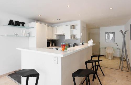 Cannes City Centre Apartment | Buttura 2