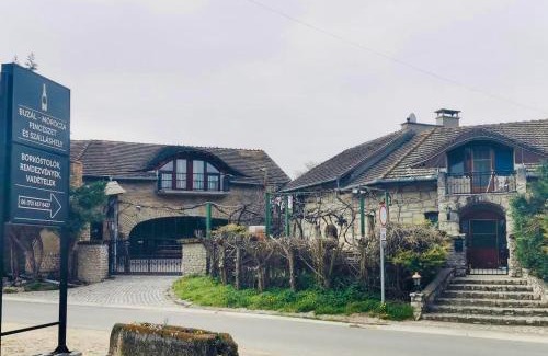 Etyek Bed & Breakfast | Buzál-Mórocza Pincészet és Szálláshely