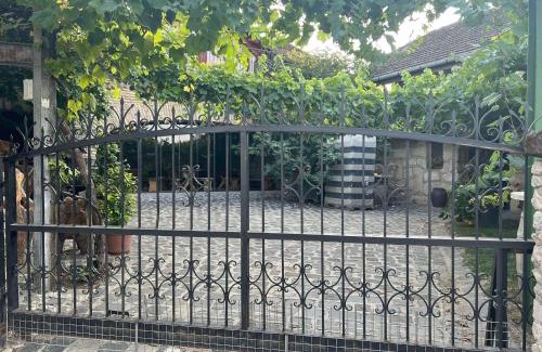 Etyek Bed & Breakfast | Buzál-Mórocza Pincészet és Szálláshely