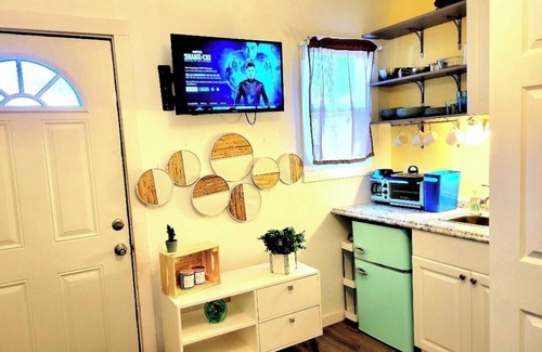 Denver Heights House | BUZZ into a San Antonio Tiny Home! 😳 144 sqft!