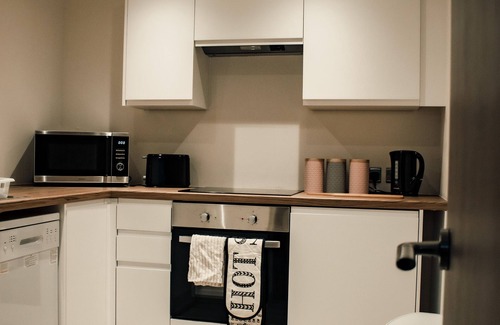 Bradford Apartment | Bv Comfy Basement Apt At Conditioning House