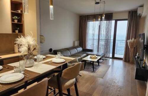 Sarajevska Apartment | BW SkyVerde on 21st - River & Tower View
