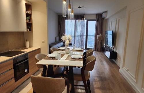 Sarajevska Apartment | BW SkyVerde on 21st - River & Tower View