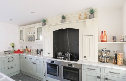 Nefyn Cottage | BWTHYN GWENYN YR HAF (SUMMER BEE BARNS), pet friendly in Nefyn