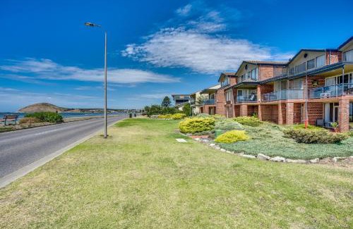 Encounter Bay Apartment | By The Sea Beachfront Apartment Wifi