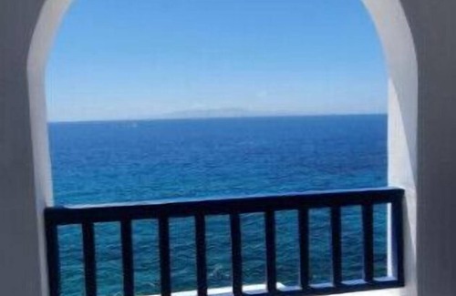 Exomvourgo Apartment | By the Sea Luxury appartment