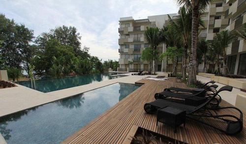 Batu Ferringhi Apartment | By The Sea with Side Seaview #363A