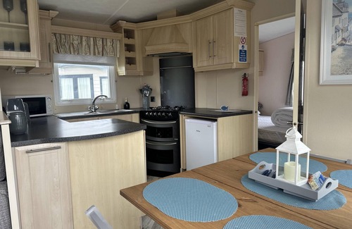 Hopton on Sea House | By the seaside dog friendly caravan at Haven Hopton in Norfolk ref 80015W