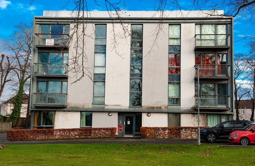 Paisley Apartment | ByEvo 5 Brabloch - Modern Apartment close to Paisley and GLA