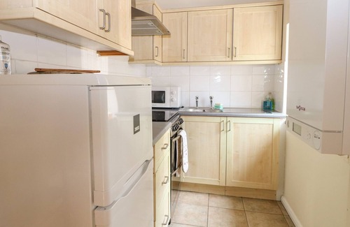 Pulborough House | BYRE COTTAGE 2, family friendly, with pool in Storrington