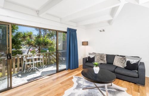 Byron Bay Apartment | Byron Bay Accom - Balcony on Lawson