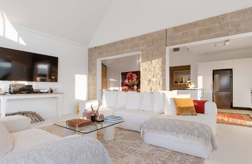 Myocum House | Byron Views - the perfect getaway for families and friends to relax and recharge or for hosting a we