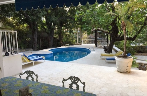 Costera Acapulco Villa | Cómoda y linda casa en Acapulco a pasos de la Diana y de la Playa Condesa.
