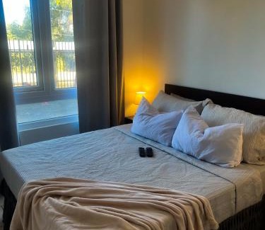 Los Angeles Apartment | Cómodo departamento con piscina en Los Ángeles