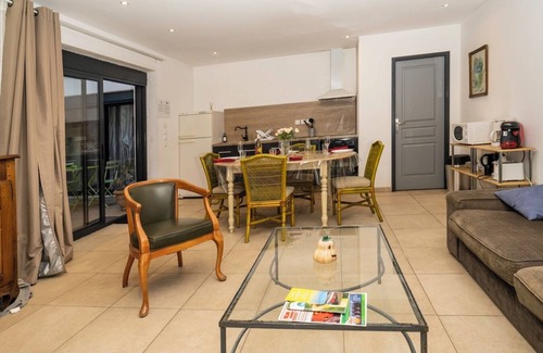 Beziers City Centre Apartment | Côté Cour-T3 (80m2) duplex -Terrace-Optional garage- Meublé de tourisme* (furnished holiday home)
