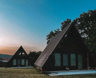 Sarmizegetusa Cabin | Căbănuțele de lângă râu