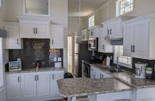 Lake Norman of Catawba Cabin | C16-Lakefront Tiny Home on Lake Norman