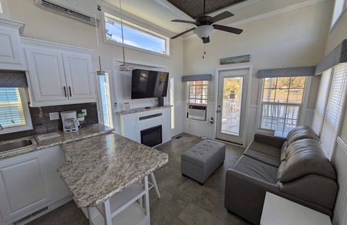 Lake Norman of Catawba Cabin | C16-Lakefront Tiny Home on Lake Norman