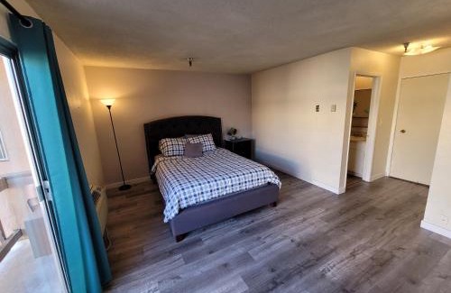 Pico - Robertson Hotel | (C20) Large & Cozy Unit