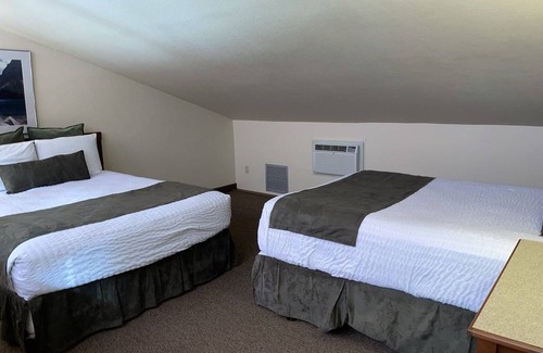Wapato Point Apartment | C3 Waterfront Condo with Mountain Views