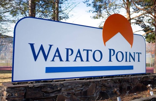 Wapato Point Apartment | C3 Waterfront Condo with Mountain Views