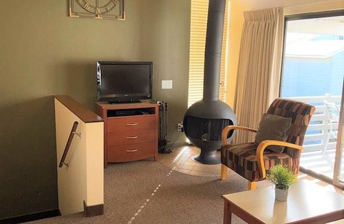 Wapato Point Apartment | C8 Waterfront with Patio and Balcony