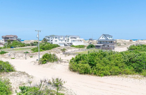 Carova Beach House | C9124 Between the Buoys. 4X4, Ocean Views, Pool/Kiddie Pool, Hot Tub