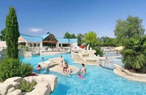 Sainte-Catherine-de-Fierbois House | Camping 5 étoiles - Parc aquatique - eebfed