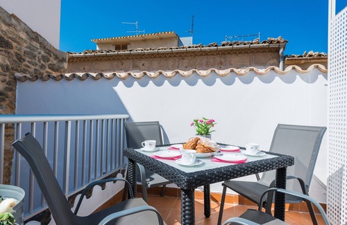 Old Town Alcudia House | CA NA SERRIETA - Cosy townhouse with great chill-out terrace. Free WiFi