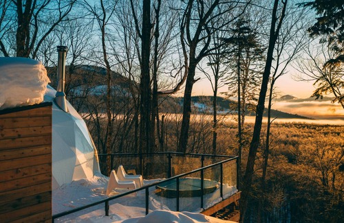 Petite-Riviere-Saint-Francois Cabin | Dôme 05 avec vue impressionnante sur le fleuve et la montagne