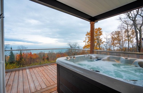 Petite-Riviere-Saint-Francois Apartment | P`tite ferme Quebec | Scenic View |Hamman| Hot Tub