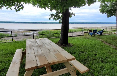 Saint-Laurent-de-l'ile d'Orleans House | Le temps d'une Îles- View of the river (305446)