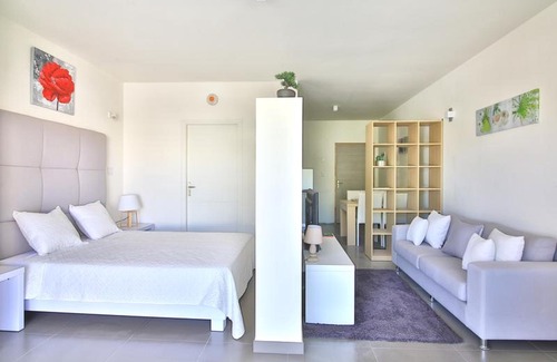 Rigaud Hotel | Cozy Apartment Between Ottawa and Montreal