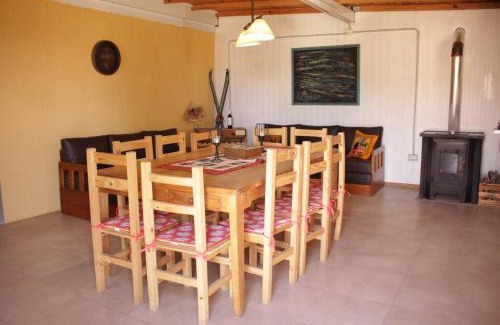 Salto Ski Chalet | Cabaña El Bosquecito con vista al dique