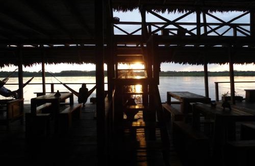 Leticia Hotel | Cabaña Flotante Kurupira