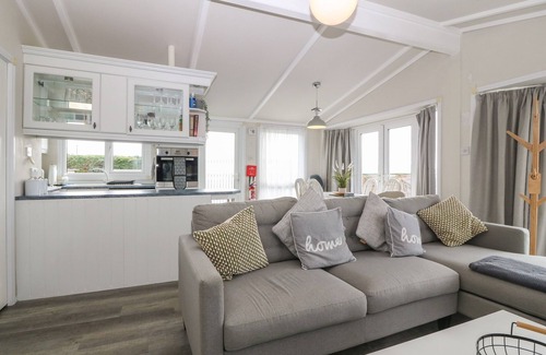 Abersoch Cottage | CABAN TYWOD, pet friendly, with a garden in Abersoch