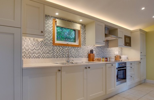 Talybont House | Caban y Gader - Cader Queen