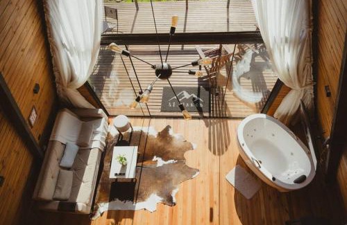 Nova Petropolis Ski Chalet | Cabana romântica com hidromassagem próx ao centro.