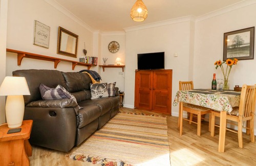 Tiverton Cottage | Cabin ∙ 1 bedroom ∙ 2 guests