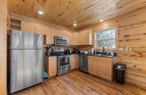 Jasper House | Cabin 1 - Peaceful Cabin Near River with Fire Pit and Hot Tub